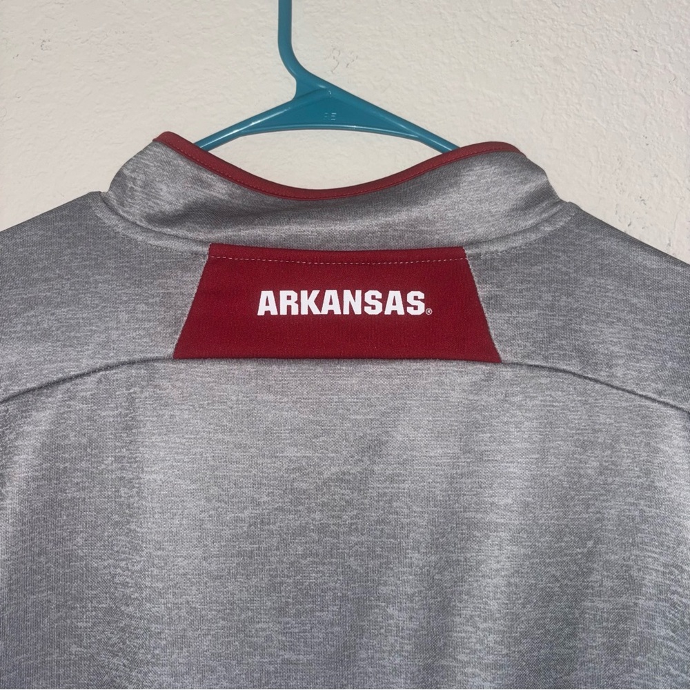 Arkansas Razorback Colloseum athletic pullover gray shirt, size Large - Picture 5 of 5
